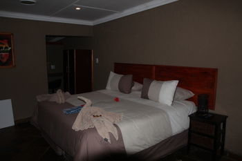 Bed & Breakfast Emahlathini Guest Farm