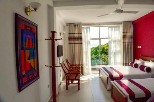 Villa Baywatch, Rumassala