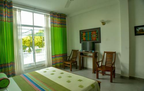Villa Baywatch, Rumassala