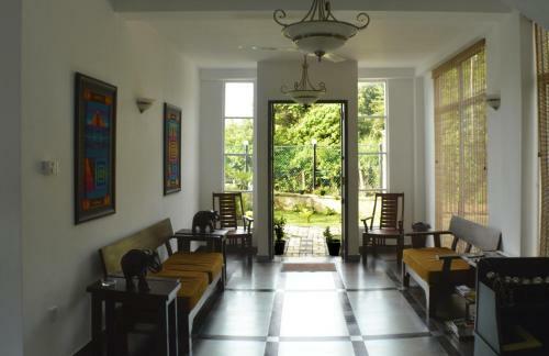 Villa Baywatch, Rumassala
