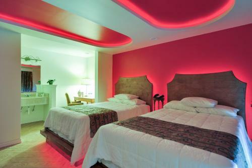 Hotel Romantic Inn & Suites