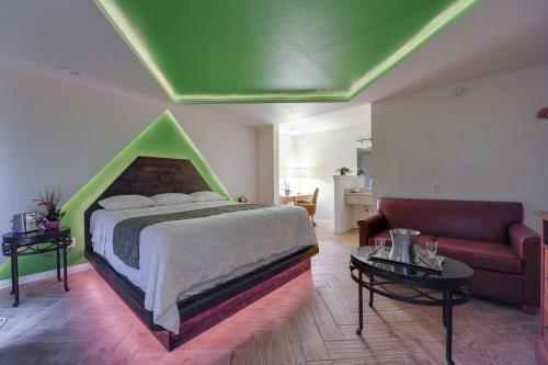 Hotel Romantic Inn & Suites