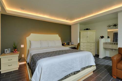 Hotel Romantic Inn & Suites