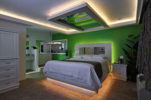 Hotel Romantic Inn & Suites