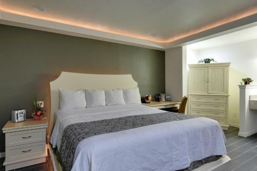 Hotel Romantic Inn & Suites