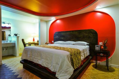 Hotel Romantic Inn & Suites