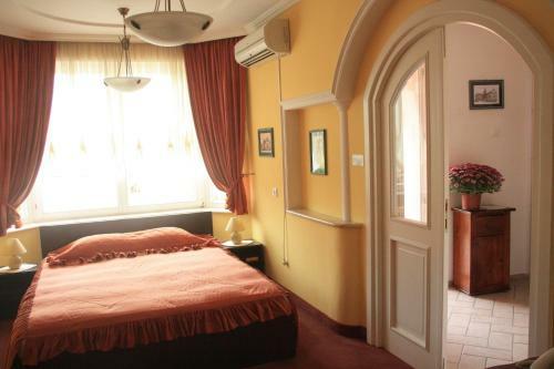 Hostal Pensiunea Curtea Bavareza