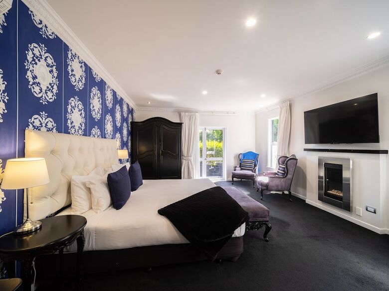 Black Swan Lakeside Boutique Hotel