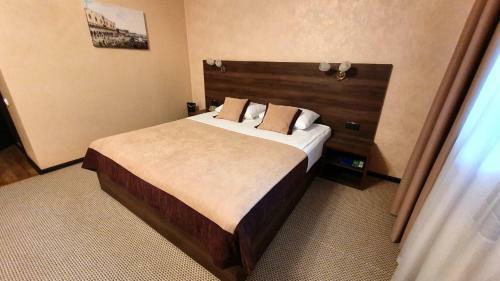 Avenue Hotel