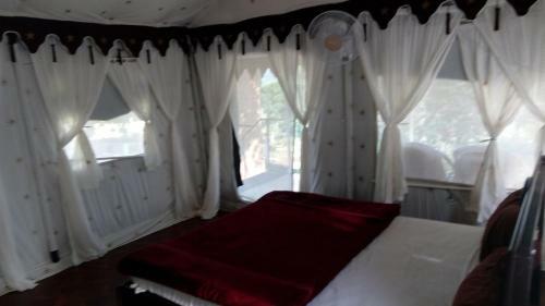 Hotel Whispering Woods