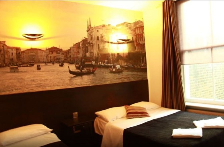 Exhibition Court Hotel 4