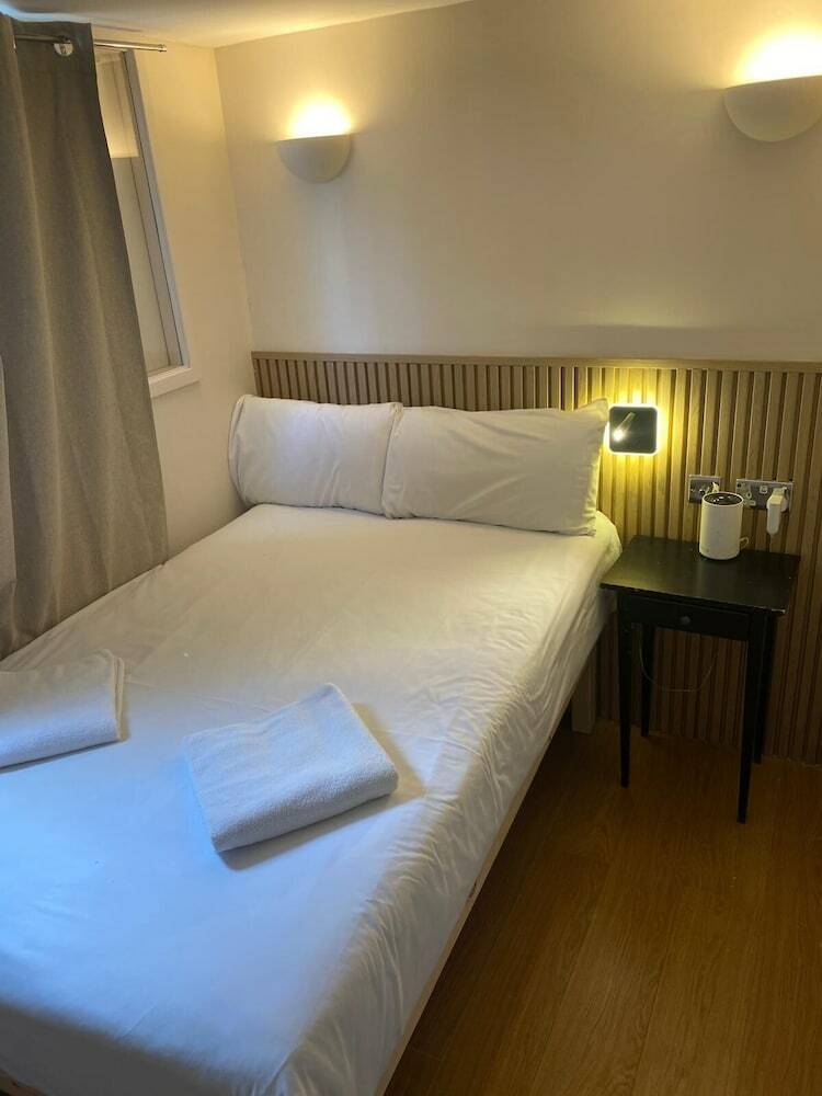 Exhibition Court Hotel 4