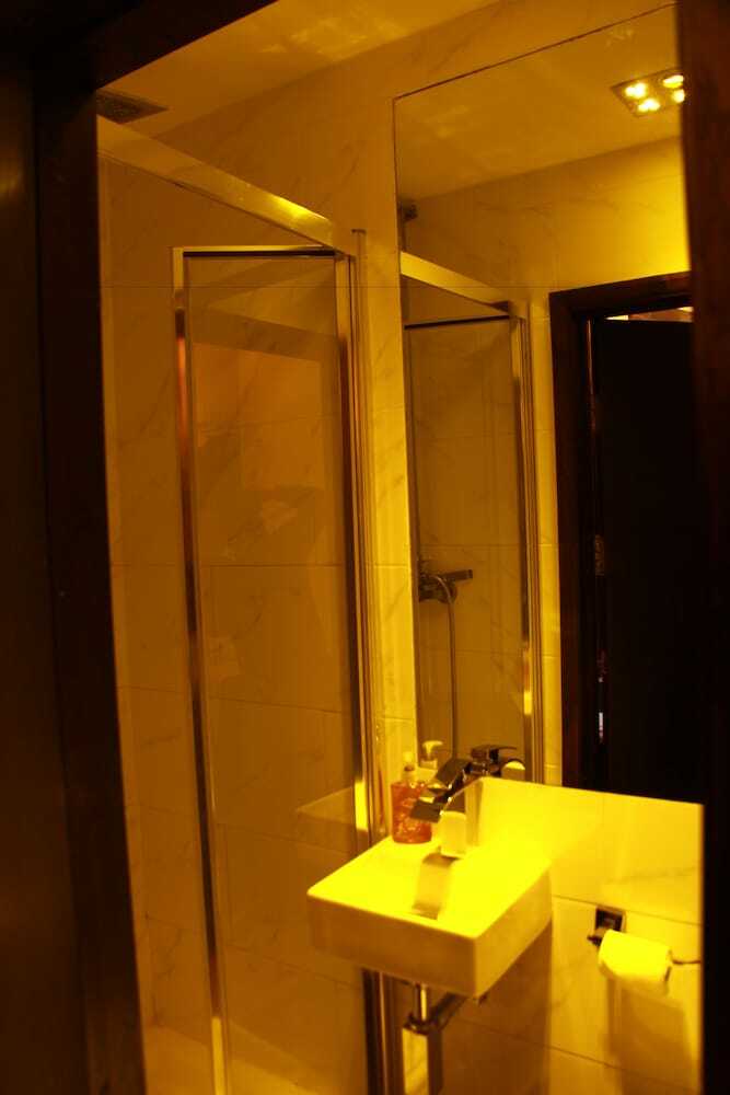 Exhibition Court Hotel 4
