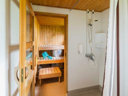 Hotel Holiday Centre Huhmari