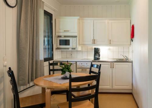 Hotel Holiday Centre Huhmari