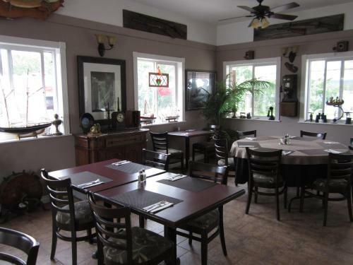 Hotel Six Mile River Resort