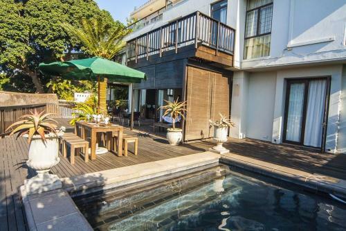 Lembali Lodge Bed & Breakfast