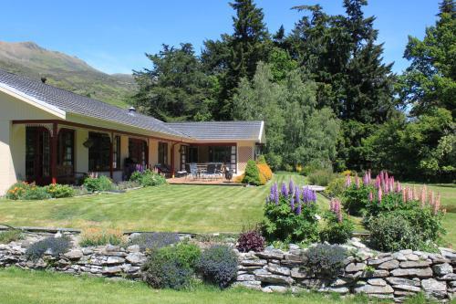 Castle Hill Lodge Bed And Breakfast