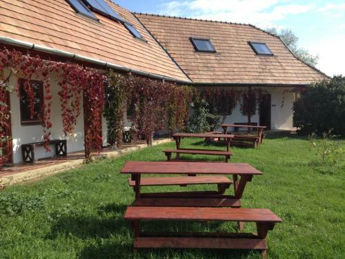 Hostal Ark�num Vend�gh�z