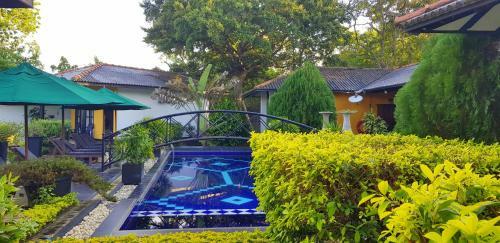 Flower Garden Lake Resort