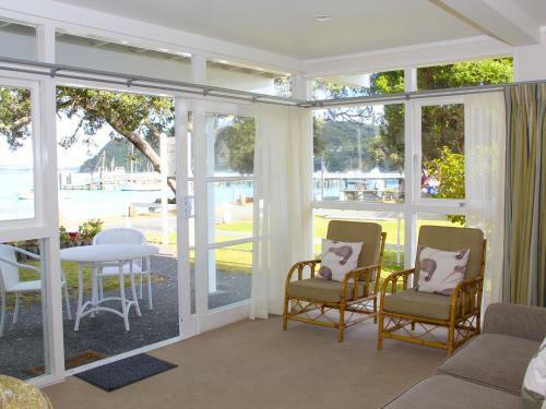 Hananui Lodge And Apartments