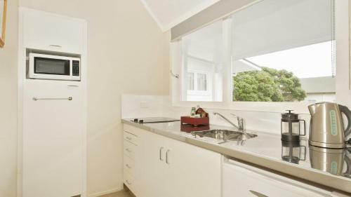 Hananui Lodge And Apartments