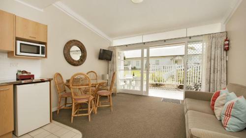 Hananui Lodge And Apartments