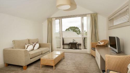 Hananui Lodge And Apartments