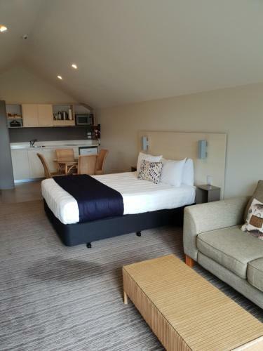 Hananui Lodge And Apartments