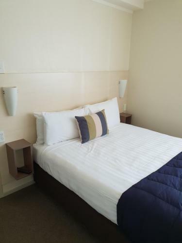 Hananui Lodge And Apartments