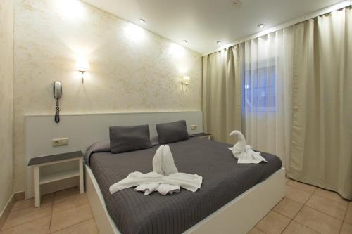 Fort R Hotel