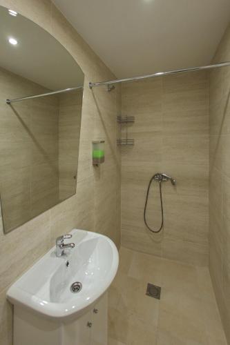 Fort R Hotel