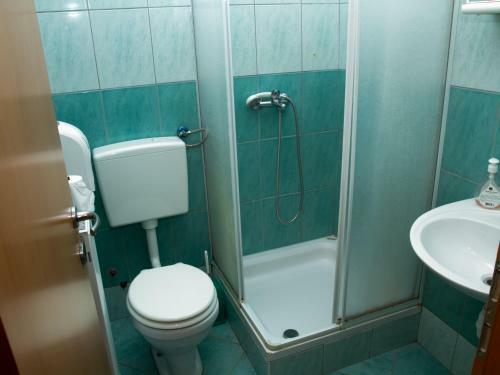 Hostal Guest House Pri Treh Lipah
