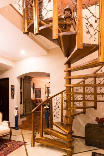 Bed & Breakfast Five Burnham Guest House
