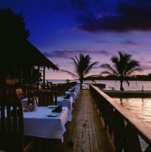Hotel Erakor Island Resort & Spa