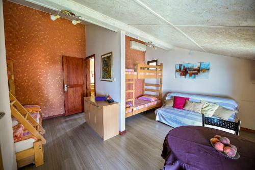 San Art Floating Hostel & Apartments