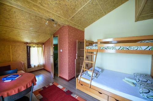 San Art Floating Hostel & Apartments