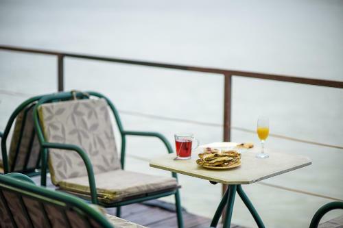 San Art Floating Hostel & Apartments