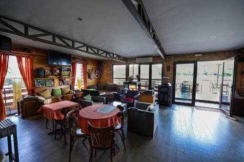 San Art Floating Hostel & Apartments