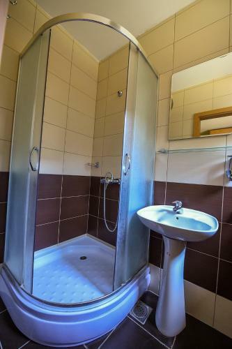 San Art Floating Hostel & Apartments
