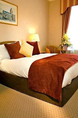 Buswells Hotel