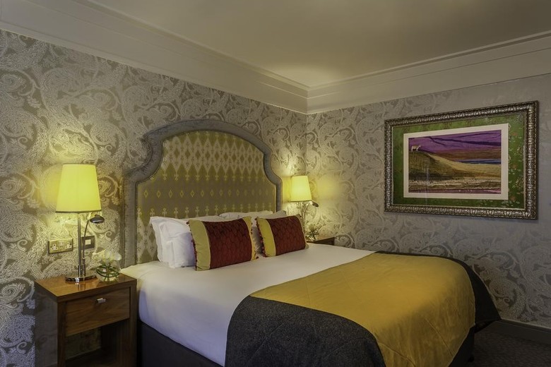 Hotel Clontarf Castle