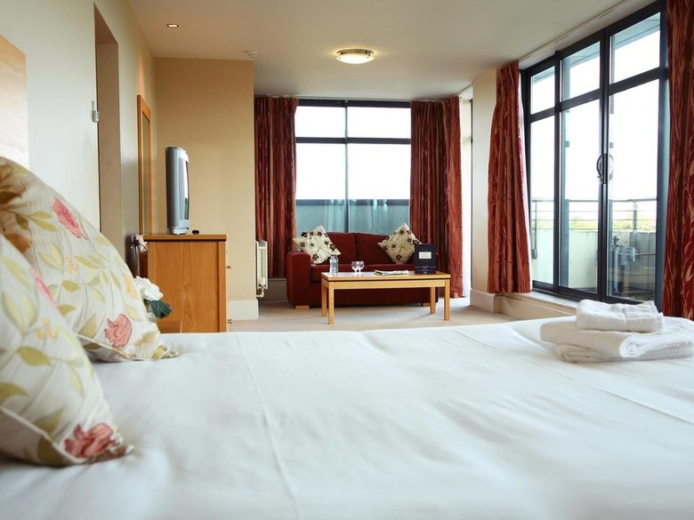 Hotel Green Isle Conference & Leisure