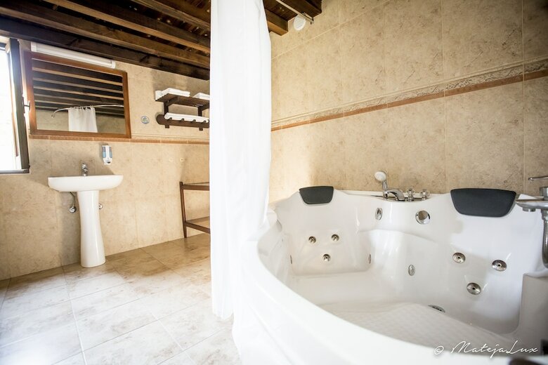 Hostal Ambelikos Traditional Agrohotel