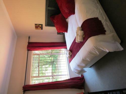 Meerkatplaats Guesthouse And B&B