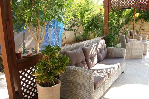 Two Bedroom Apartment With Patio And Pool