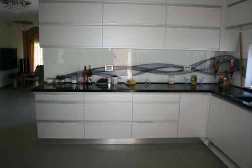 Two Bedroom Apartment With Patio And Pool