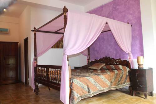 Solomon Beach Hotel