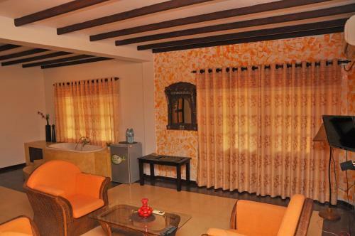 Solomon Beach Hotel