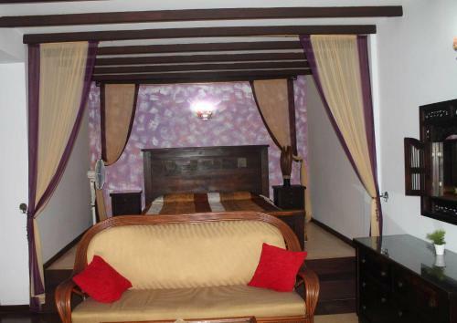 Solomon Beach Hotel